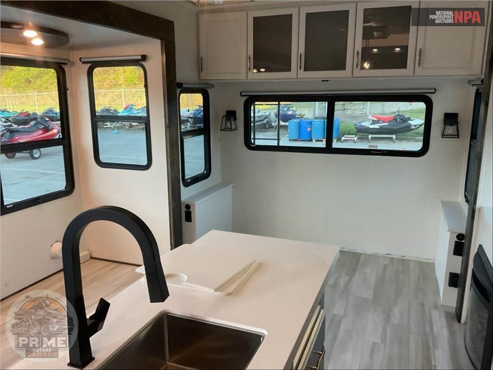 2021 Grand Design Recreational Vehicles M-378MBS - SOLITUDE FIFTH WHEEL SERIES — фото 7