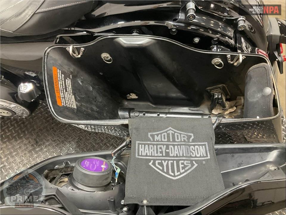2016 Harley-Davidson FLHXSE CVO STREET GLIDE SPECIAL — фото 25