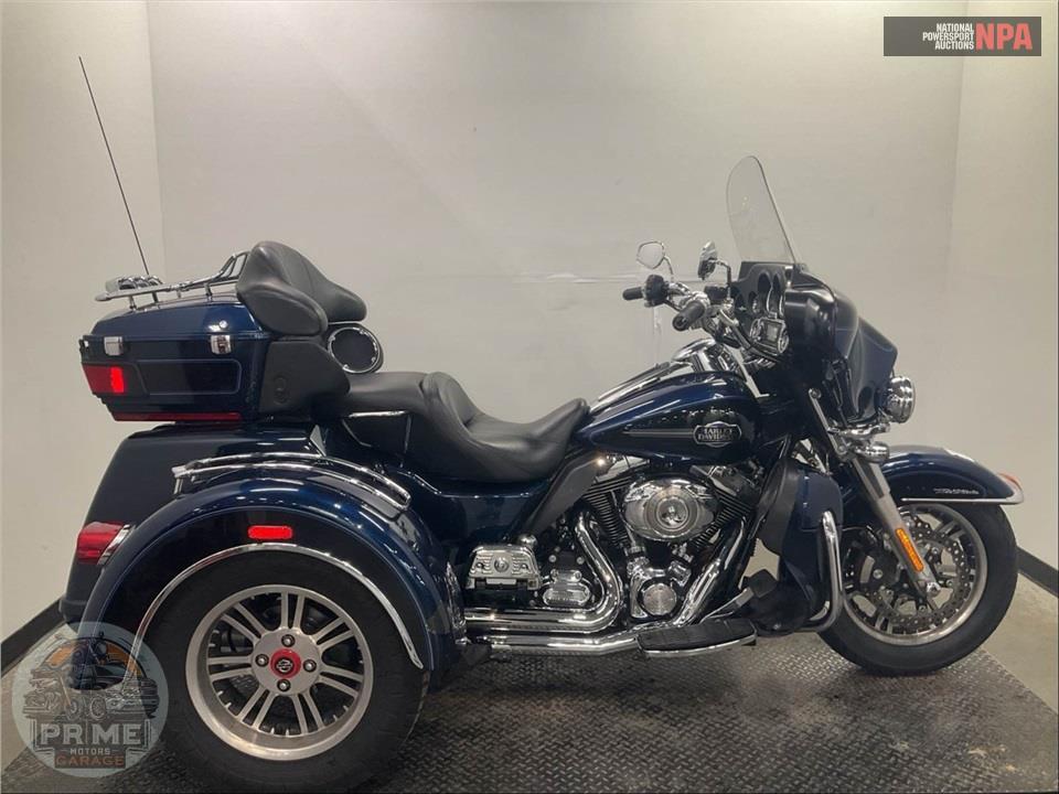 2013 Harley-Davidson FLHTCUTG TRIGLIDE UL CLSC — фото 1