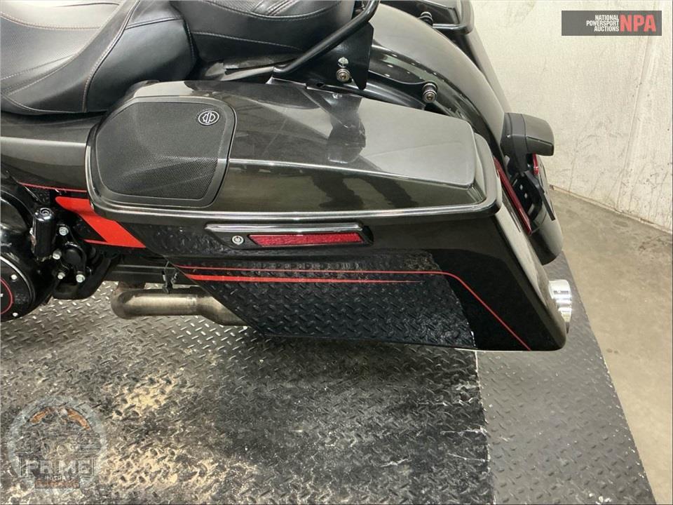 2018 Harley-Davidson FLTRXSE CVO ROAD GLIDE — фото 18