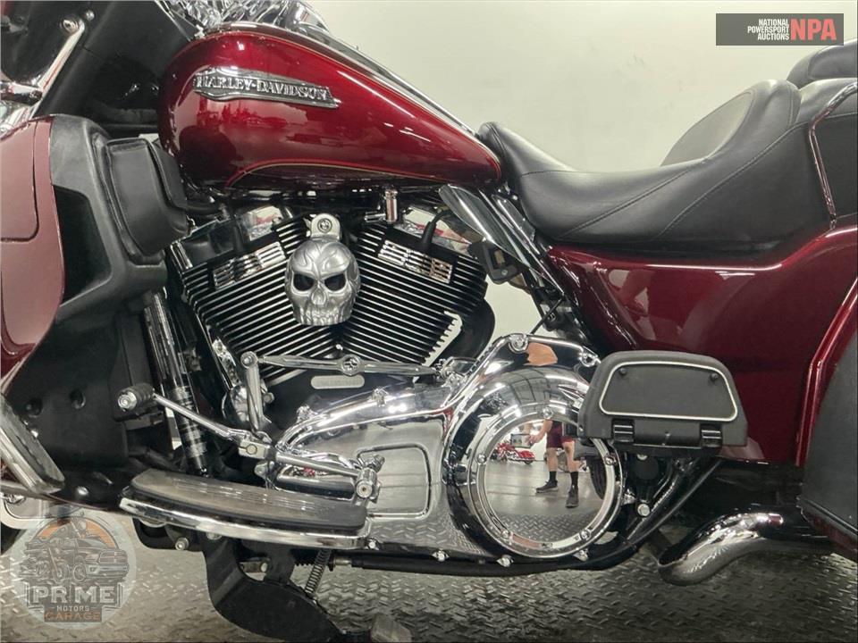 2016 Harley-Davidson FLHTCUTG TRIGLIDE ULTRA CLASSIC — фото 7