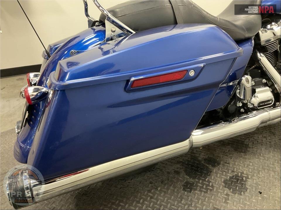 2017 Harley-Davidson FLHX STREET GLIDE — фото 38