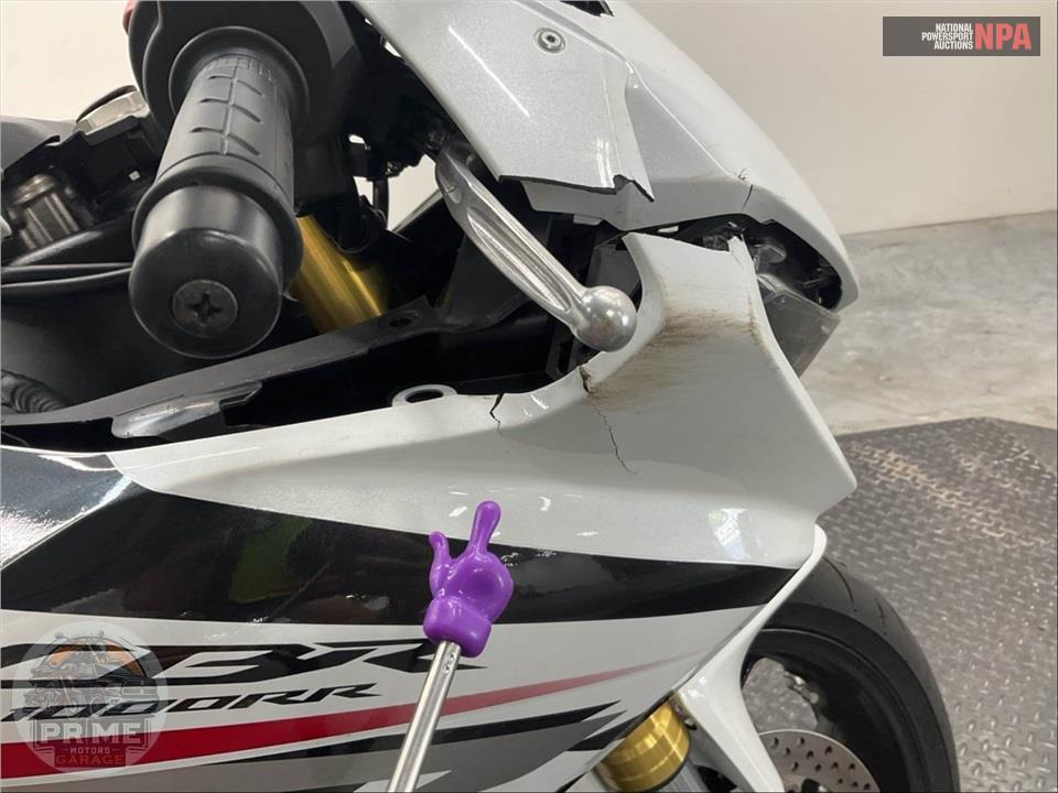 2025 Honda CBR1000RR — фото 17