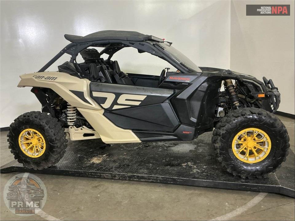 2023 Can-Am MAVERICK X3 DS TURBO (DESERT TAN & CARBON BLACK) — фото 1