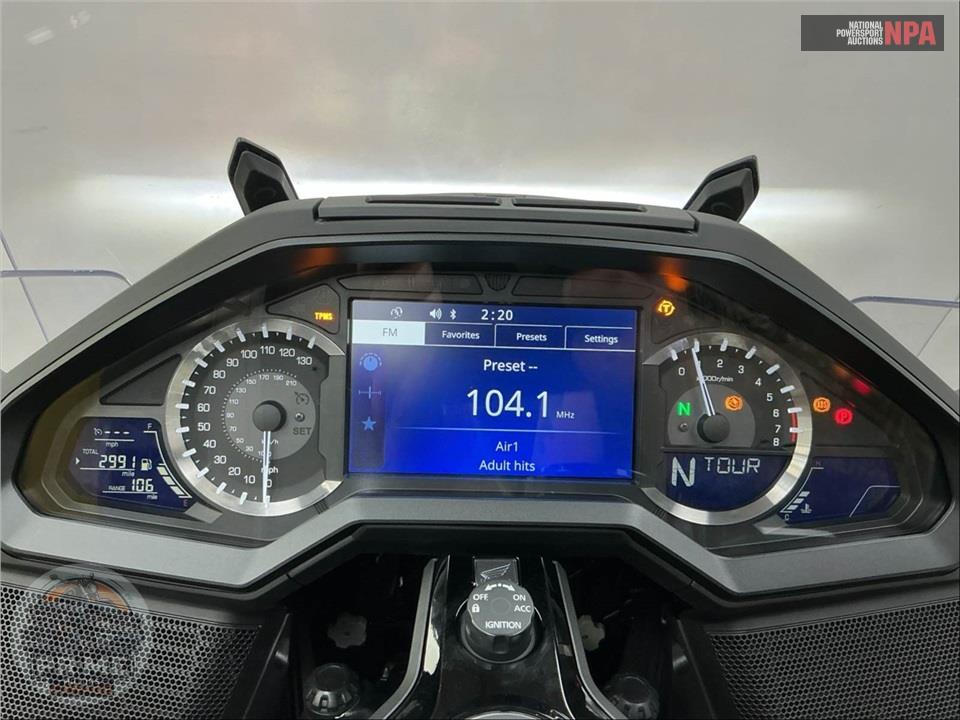 2025 Honda GOLD WING TOUR AUTOMATIC DCT 50TH ANNIVERSARY — фото 5