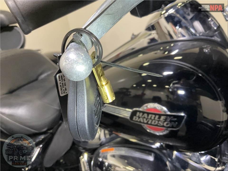 2023 Harley-Davidson FLHTCUTG TRI GLIDE ULTRA CLASSIC — фото 13