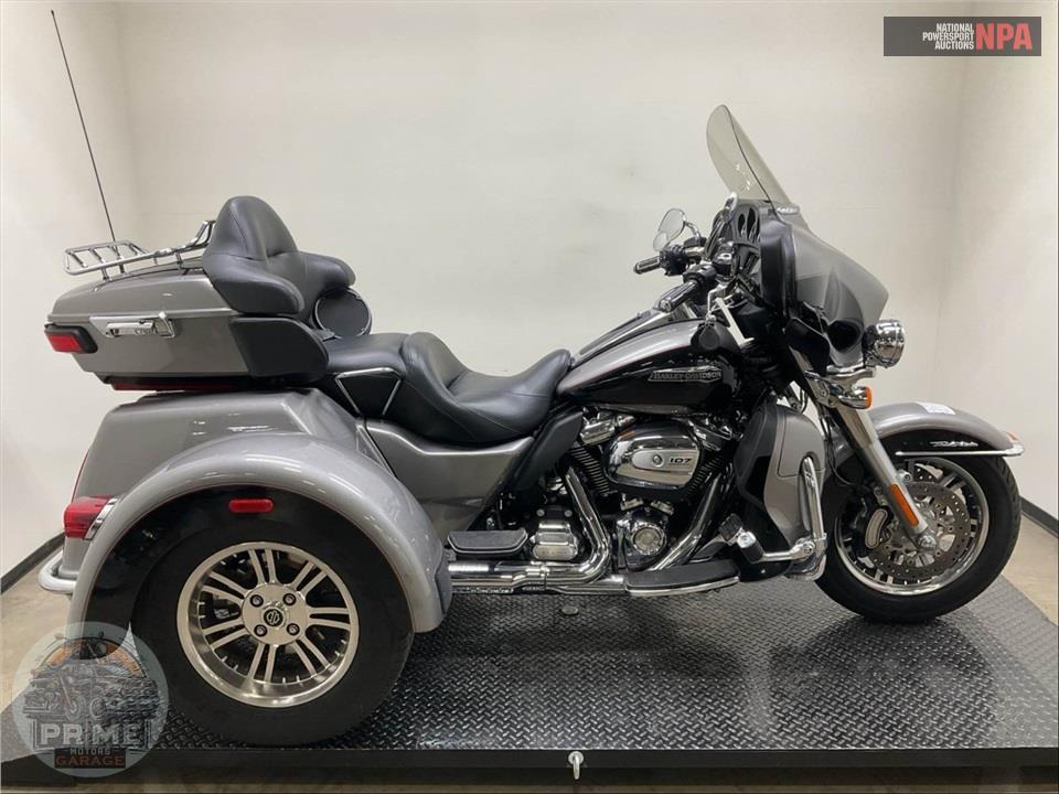 2017 Harley-Davidson FLHTCUTG TRIGLIDE ULTRA CLASSIC — фото 1