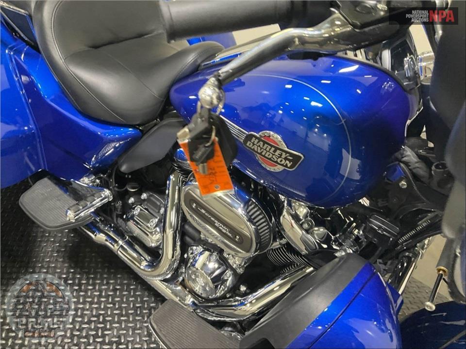 2024 Harley-Davidson FLHTCUTG TRI GLIDE ULTRA CLASSIC — фото 10