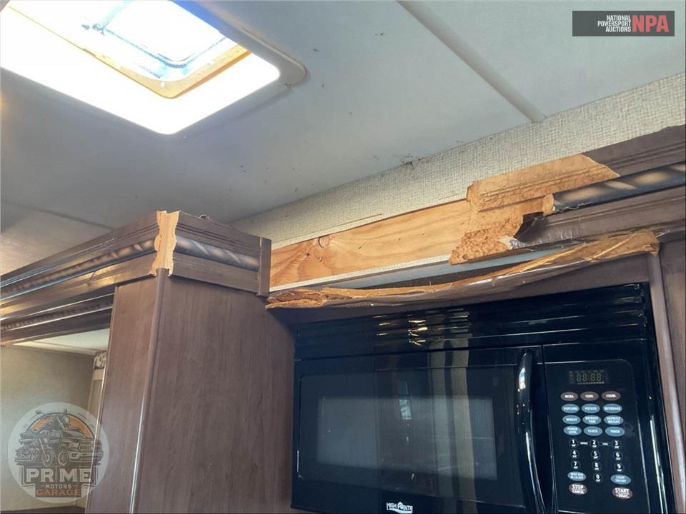 2018 Thor Motor Coach M-31E E450-V10 - FOUR WINDS SERIES — фото 14