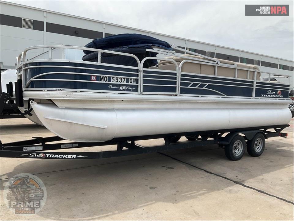 2021 Tracker Marine FISHIN BARGE 22 DLX(*) SUN TRACKER SERIES L=24 E=1 150HP MERC OB — фото 2