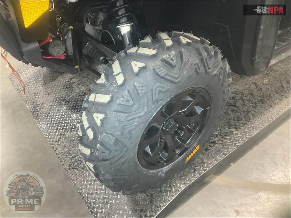 2023 Can-Am DEFENDER 6X6 XT HD10 — фото 17