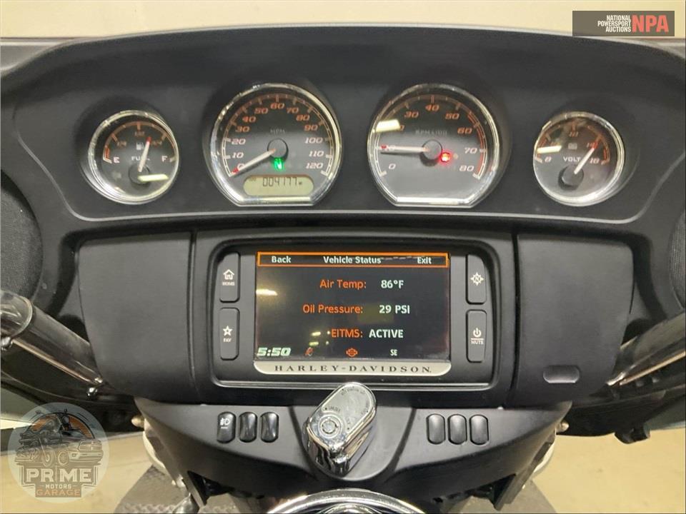 2016 Harley-Davidson FLHTCUTG TRIGLIDE ULTRA CLASSIC — фото 5
