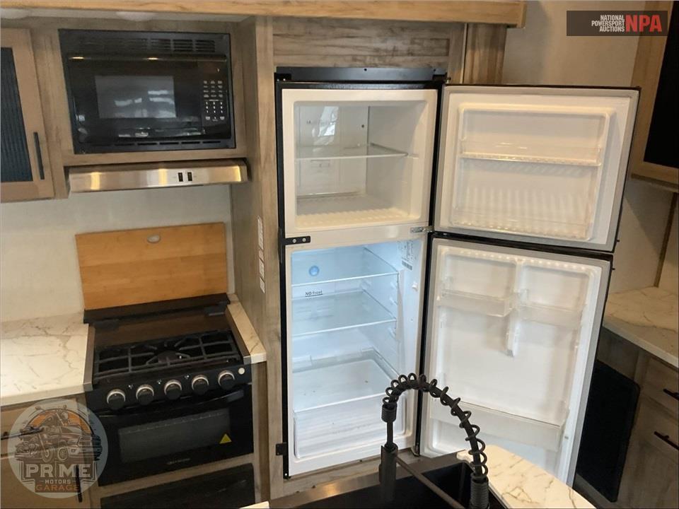 2021 Cherokee By Forest River M-3550SUITE - ARCTIC WOLF FIFTH WHEEL SERIES — фото 20