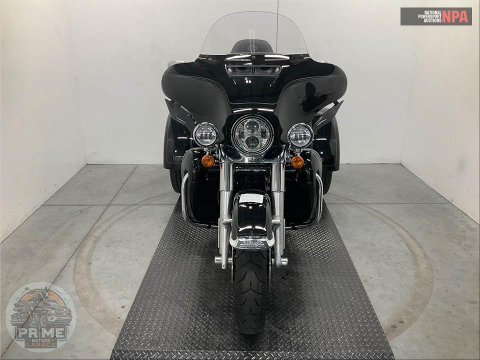 2025 Harley-Davidson FLHTCUTG TRI GLIDE ULTRA CLASSIC — фото 2