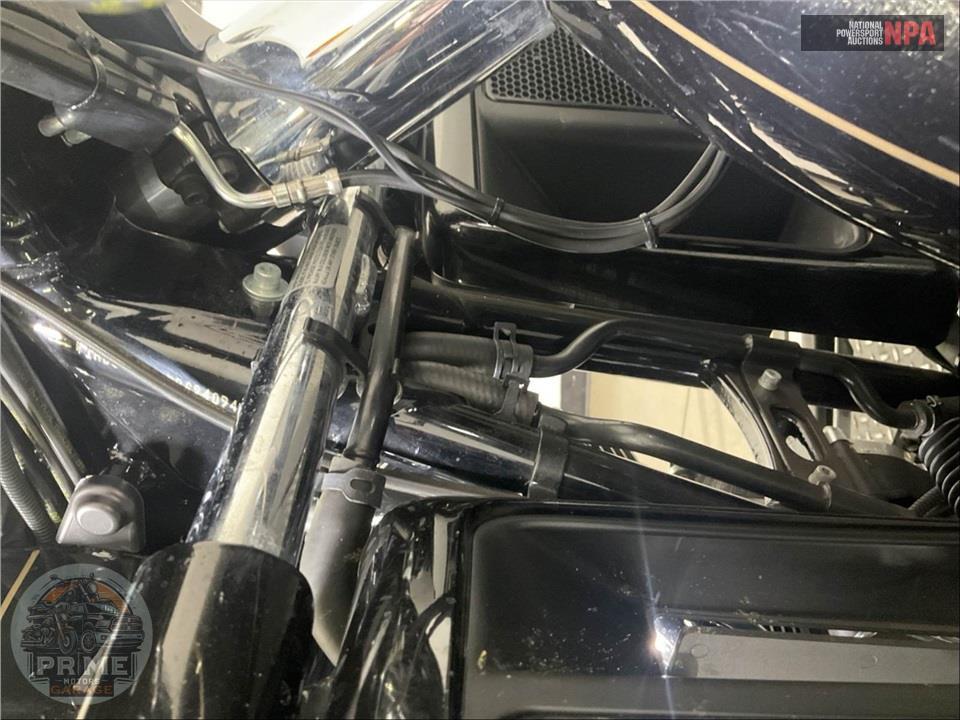 2016 Harley-Davidson FLHTK ELECTRA GLIDE ULTRA LIMITED — фото 11