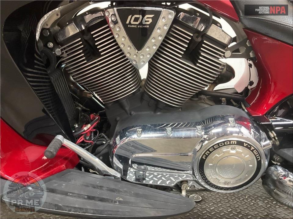 2012 Victory Motorcycles VISION TOUR 2-TONE — фото 7