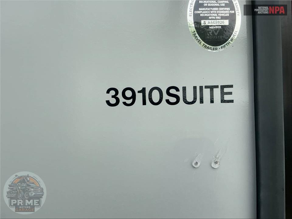2023 Cherokee By Forest River M-3910SUITE - ARCTIC WOLF FIFTH WHEEL SERIES — фото 5
