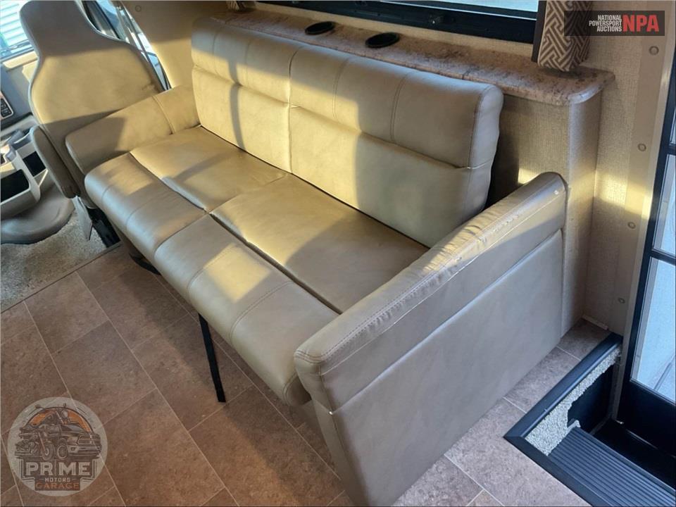 2018 Thor Motor Coach M-31W E450-V10 CHATEAU SERIES — фото 13