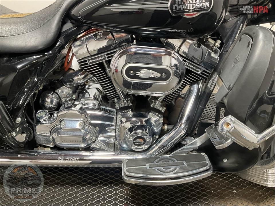 2010 Harley-Davidson FLHTCU ULTRA CLASSIC ELECTRA GLIDE — фото 6