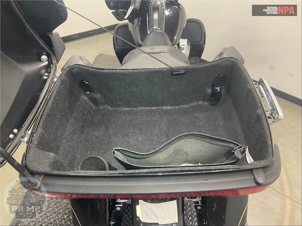 2017 Harley-Davidson FLHTK ULTRA LIMITED — фото 29