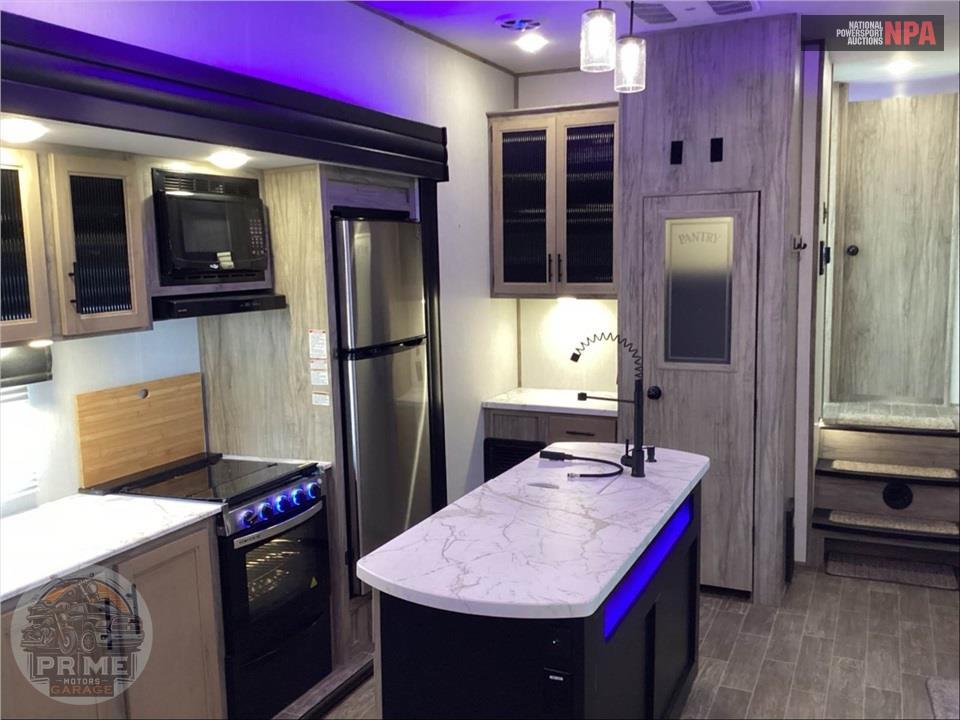 2022 Cherokee By Forest River M-291RL ARCTIC WOLF FIFTH WHEEL SERIES — фото 7