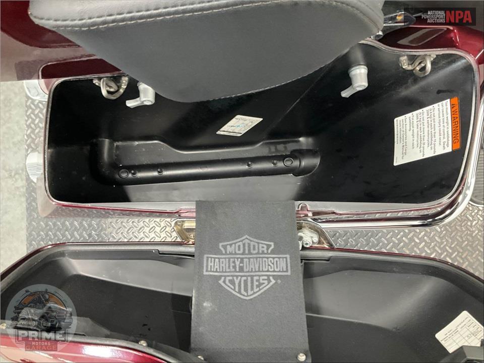 2017 Harley-Davidson FLHTK ULTRA LIMITED — фото 25