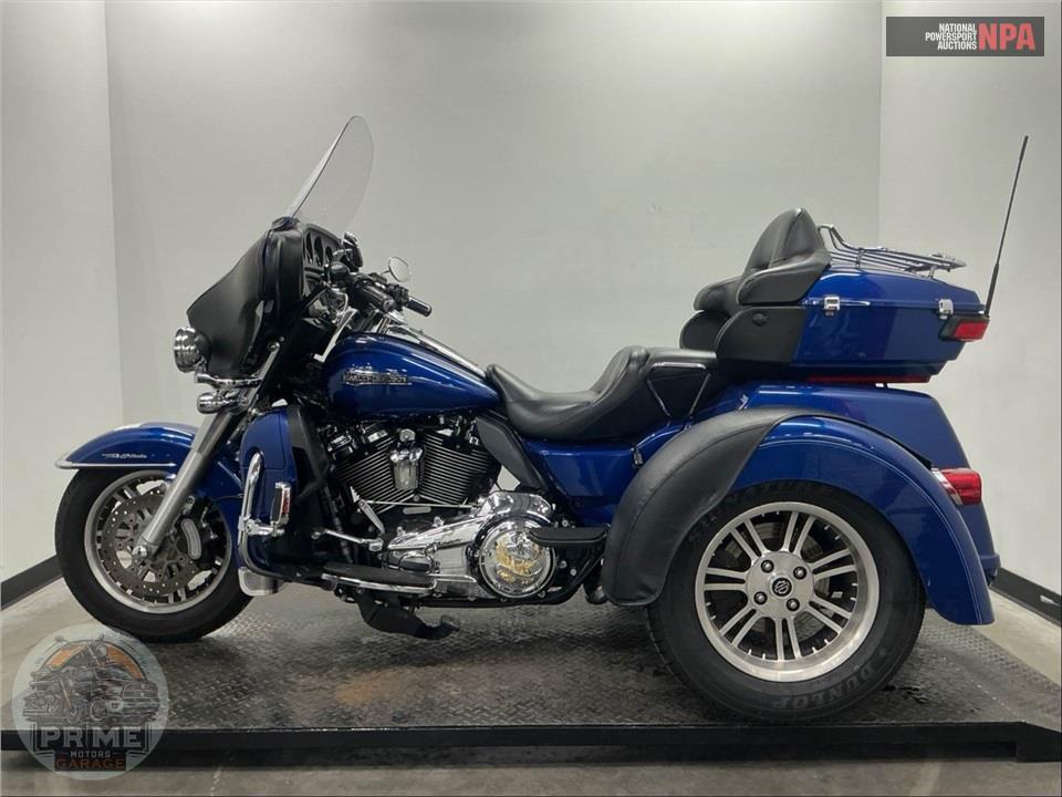 2017 Harley-Davidson FLHTCUTG TRIGLIDE ULTRA CLASSIC — фото 3