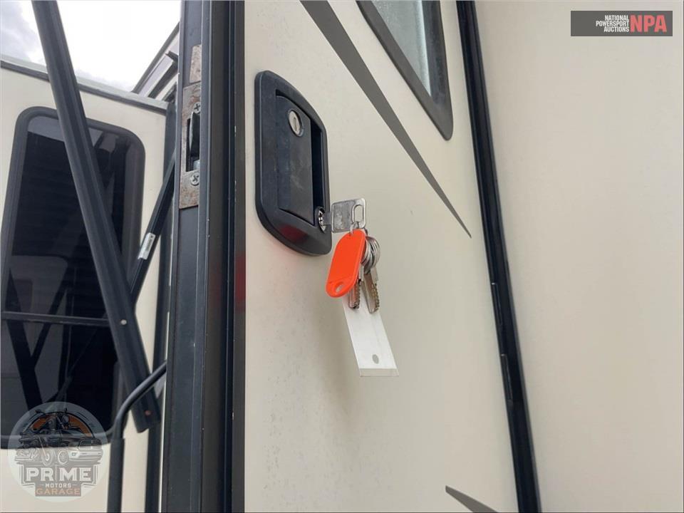 2015 Keystone Rv M-3535 RE - ALPINE FIFTH WHEEL SERIES — фото 40