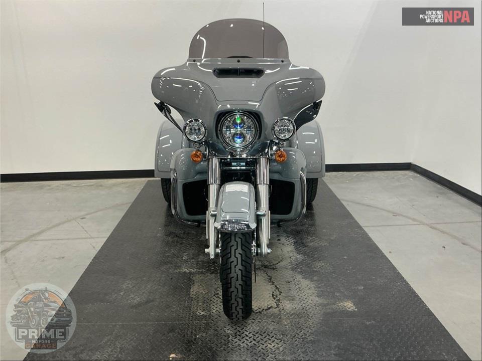 2024 Harley-Davidson FLHTCUTG TRI GLIDE ULTRA CLASSIC — фото 2