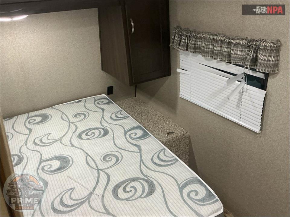 2019 Keystone Rv M-2020 QB - SUMMERLAND SERIES — фото 11