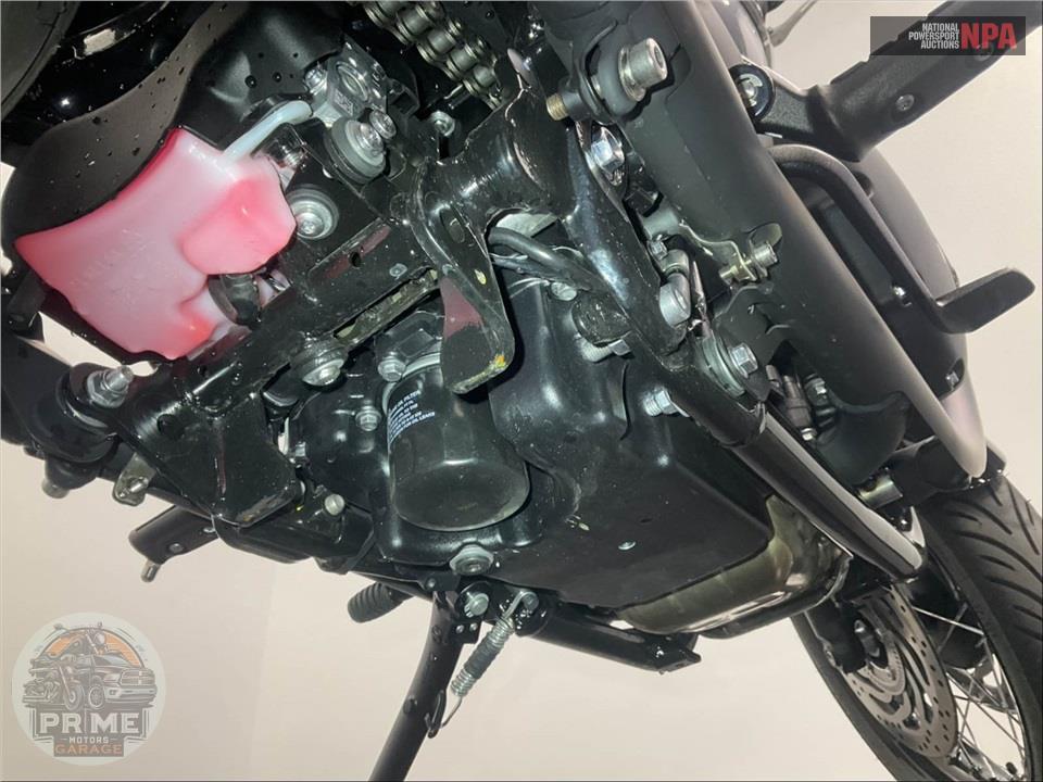 2025 Triumph BONNEVILLE T120 BLACK (TWO TONE) — фото 12