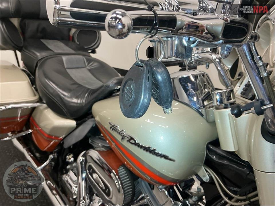 2009 Harley-Davidson FLHTCUSE4 — фото 13