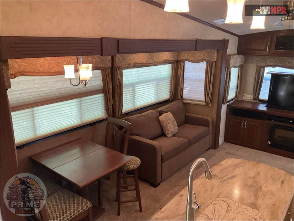 2013 Cedar Creek M-36RE - FIFTH WHEEL SERIES — фото 7