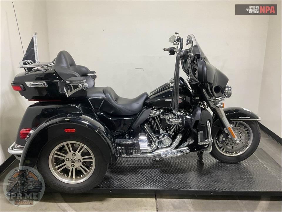 2023 Harley-Davidson FLHTCUTG TRI GLIDE ULTRA CLASSIC — фото 1