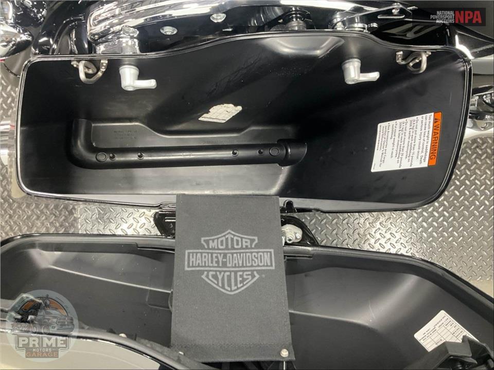 2017 Harley-Davidson FLHXS STREET GLIDE SPECIAL — фото 18