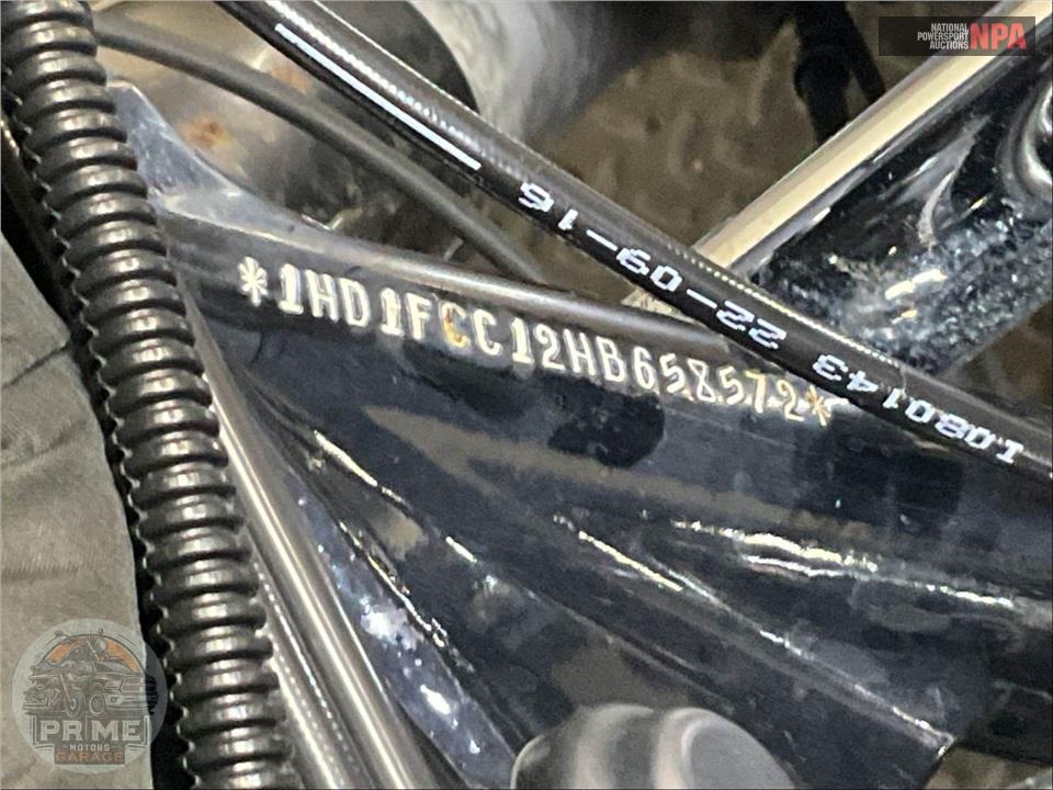 2017 Harley-Davidson FLHTCU ELECTRA GLIDE ULTRA CLASSIC — фото 38