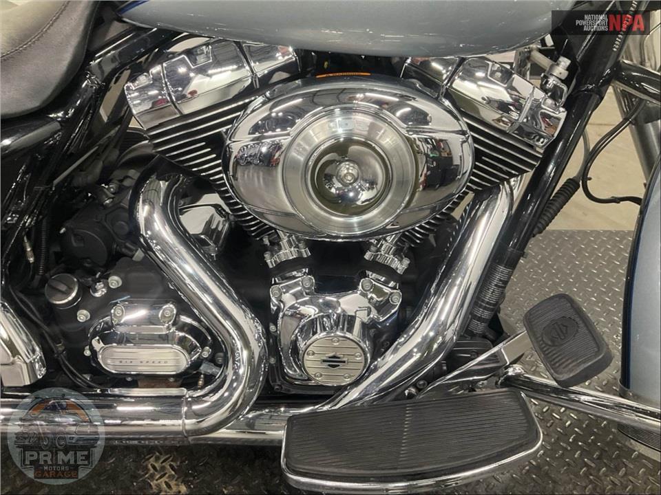 2012 Harley-Davidson FLHRC ROAD KING CLSC — фото 6