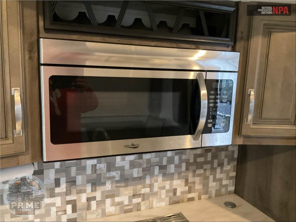 2018 Keystone Rv M-3121 RL - MONTANA FIFTH WHEEL SERIES — фото 17