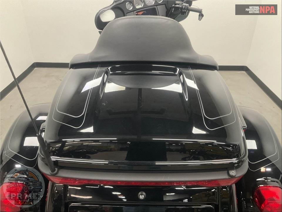 2025 Harley-Davidson FLHTCUTG TRI GLIDE ULTRA CLASSIC — фото 18