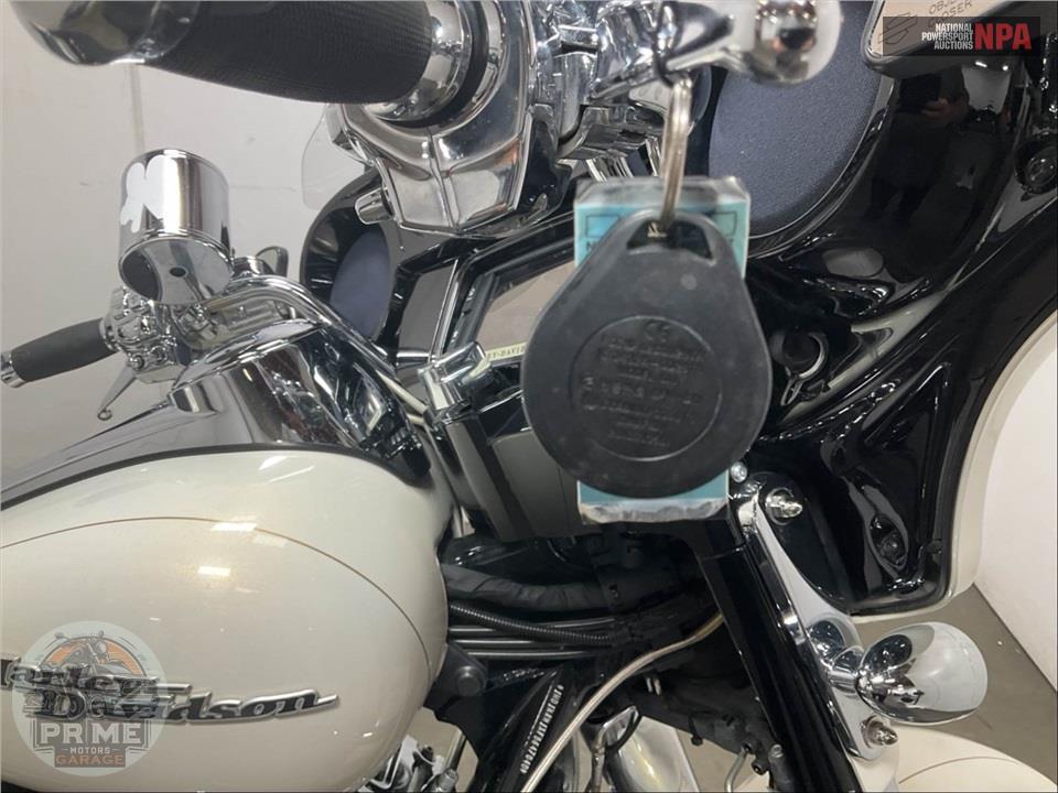 2015 Harley-Davidson FLHXS STREET GLIDE SPECIAL — фото 11