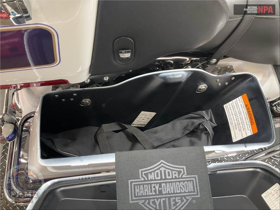 2010 Harley-Davidson FLHTCU ULTRA CLASSIC ELECTRA GLIDE — фото 20