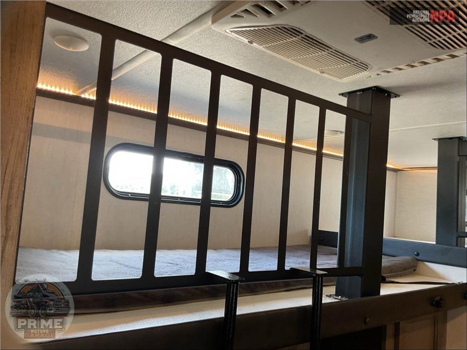 2021 Sabre By Forest River M-38DBQ - FIFTH WHEEL SERIES — фото 24