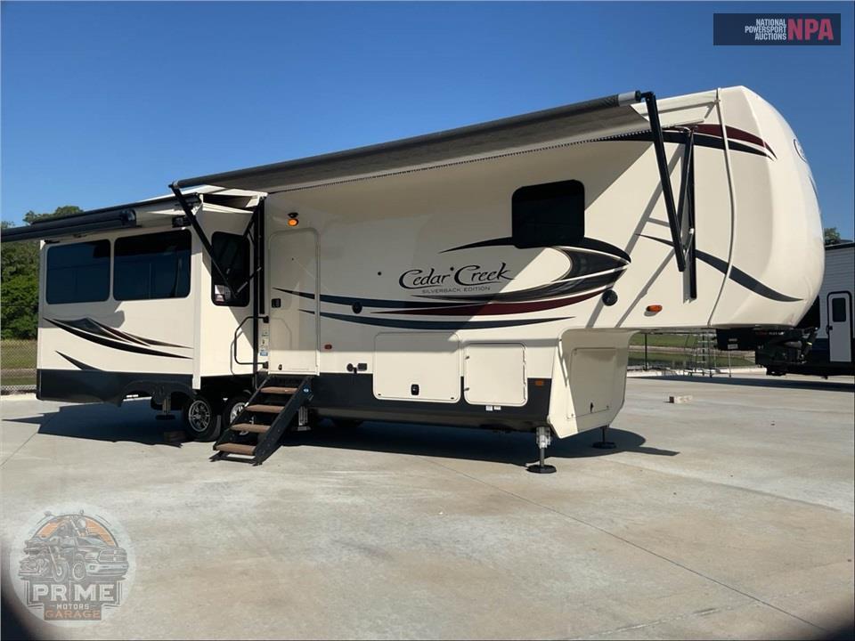 2020 Cedar Creek M-31IK - SILVERBACK FIFTH WHEEL SERIES — фото 1