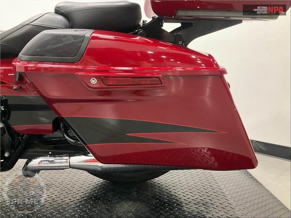 2017 Harley-Davidson FLHXSE CVO STREET GLIDE — фото 25