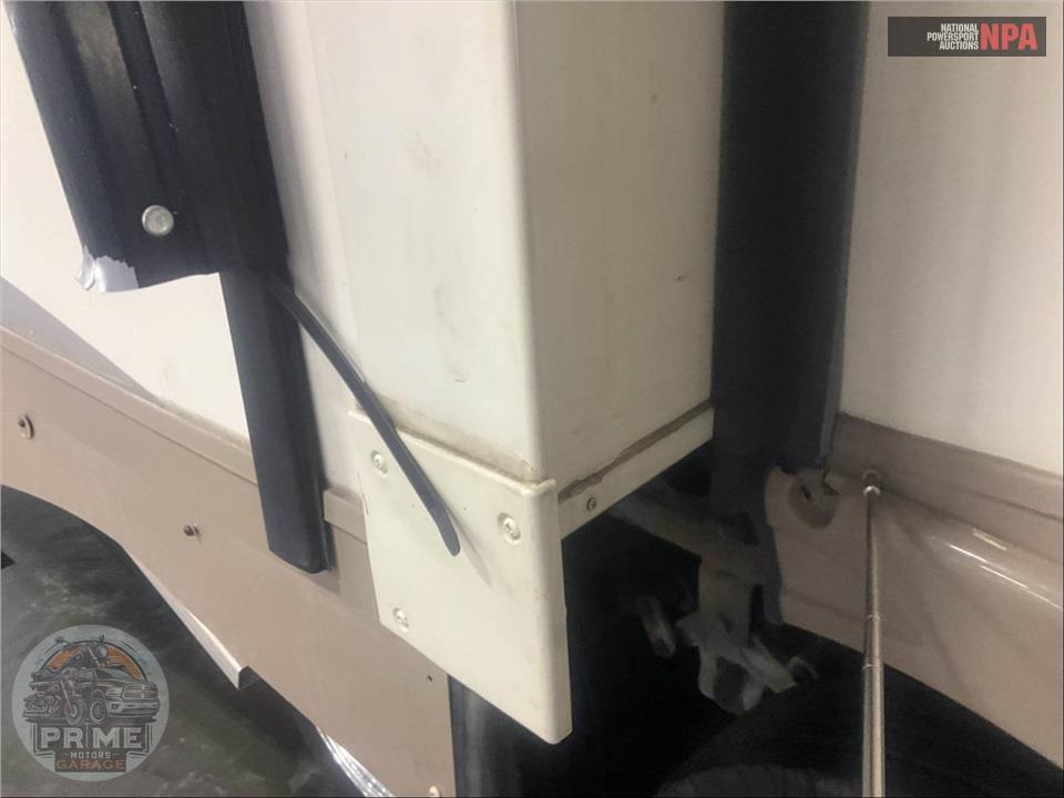 2017 Cedar Creek M-38EL - CHAMPAGNE FIFTH WHEEL SERIES — фото 29