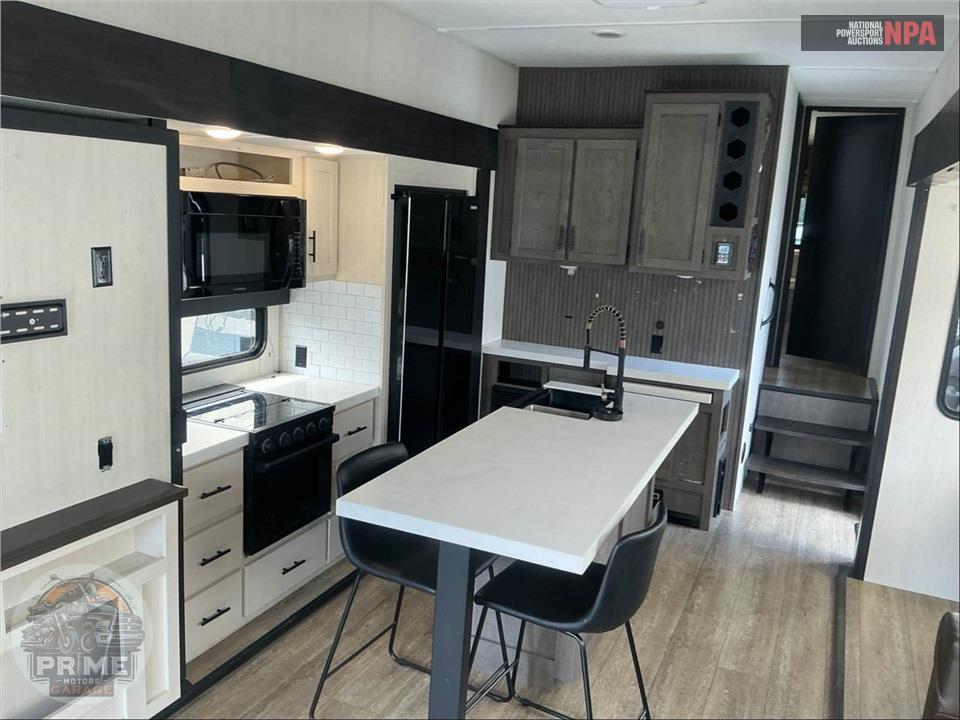2025 Cherokee By Forest River M -3800DECK - ARCTIC WOLF FIFTH WHEEL SERIES — фото 7