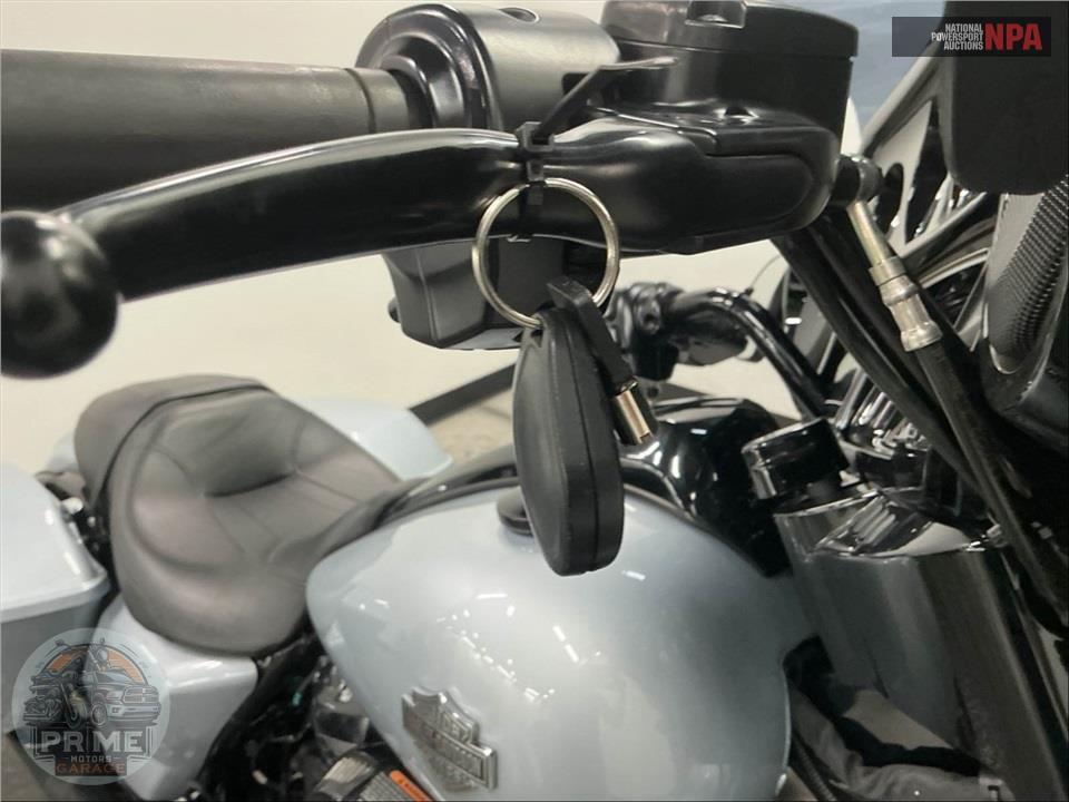 2023 Harley-Davidson FLHXS STREET GLIDE SPECIAL — фото 11