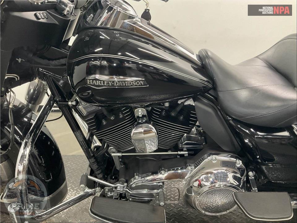 2016 Harley-Davidson FLHTCU ULTRA CLASSIC ELECTRA GLIDE — фото 7
