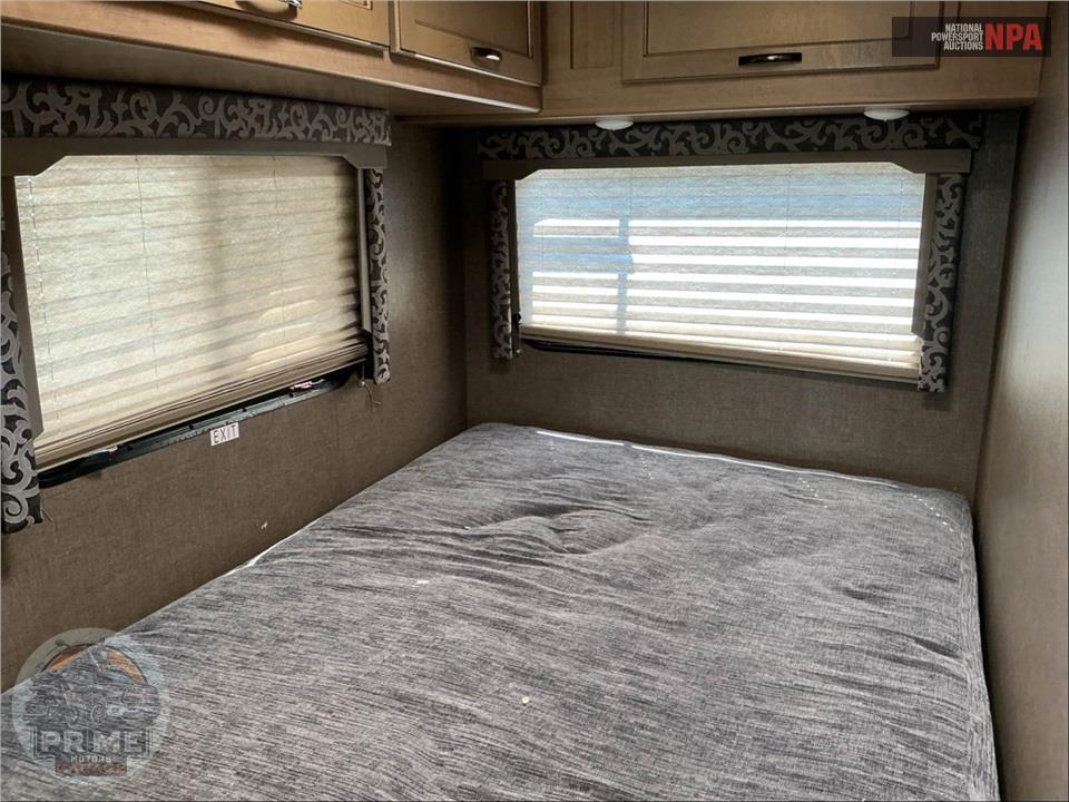 2020 Thor Motor Coach M-23U E350-V10 - FOUR WINDS SERIES — фото 19
