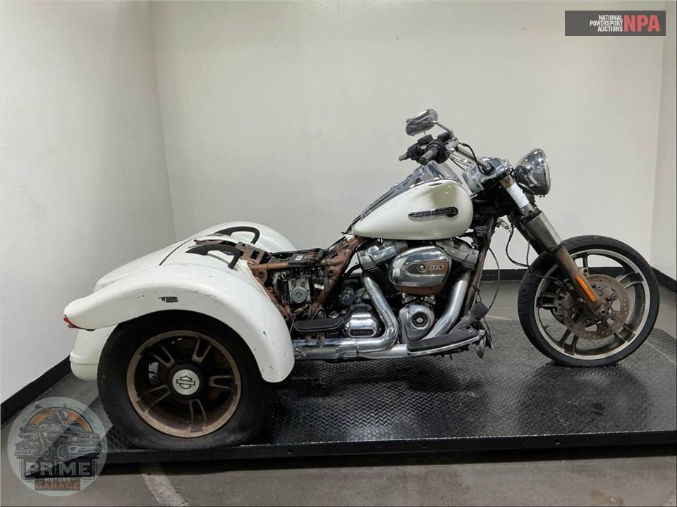 2019 Harley-Davidson FLRT FREEWHEELER — фото 1